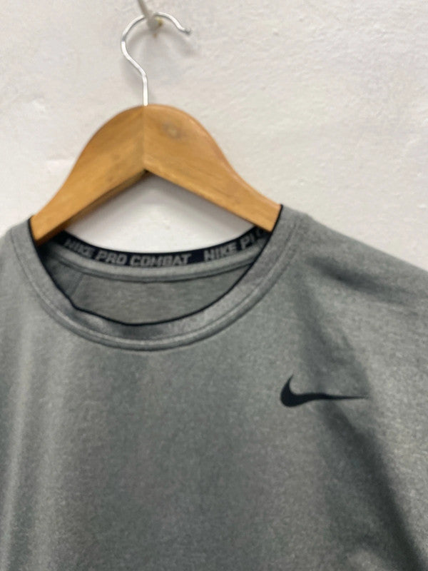 Fabulous duo of Gym T shirts Nike oversized Uk14 #19 NN001