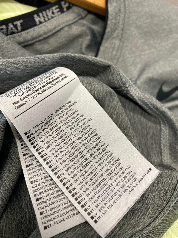 Fabulous duo of Gym T shirts Nike oversized Uk14 #19 NN001