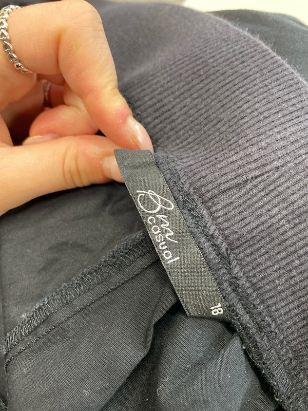 Lovely Bm casual black cropped trousers UK 18 YM001