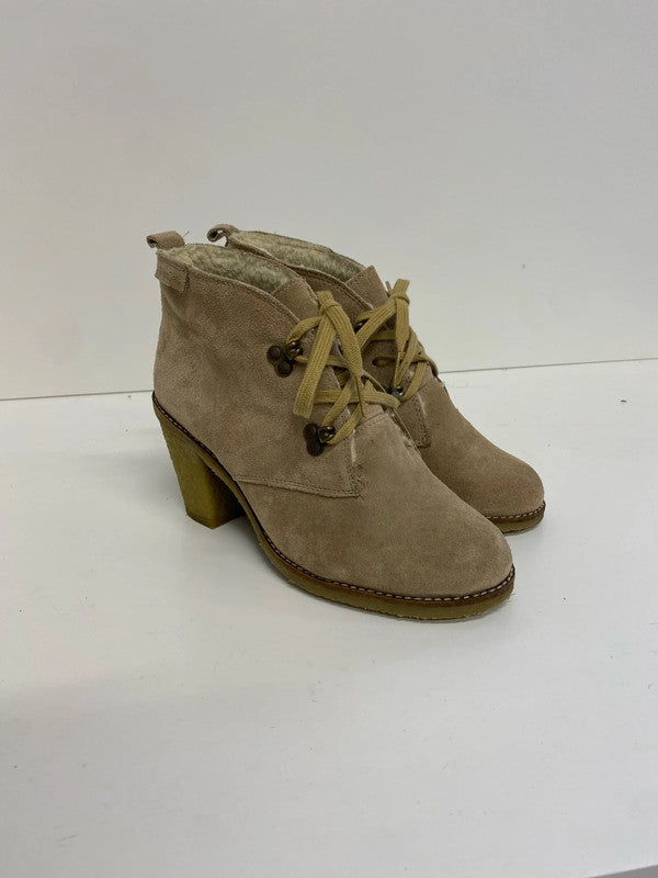 Cute Red or Dead Sherpa beige heel 5.5 JR001