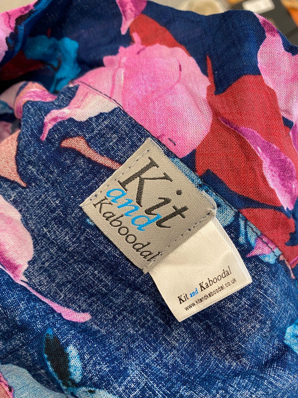 Lovely kit and kaboodal floral pink blue leaf lightweight top UK one size IM001