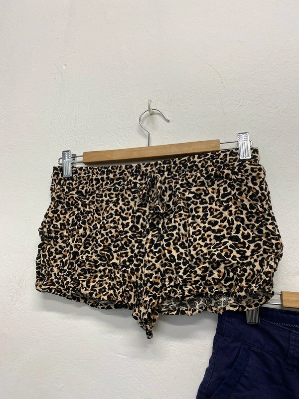 Fabulous ladies shorts summer bundle Uk8 Atmosphere New Look #9 LK009