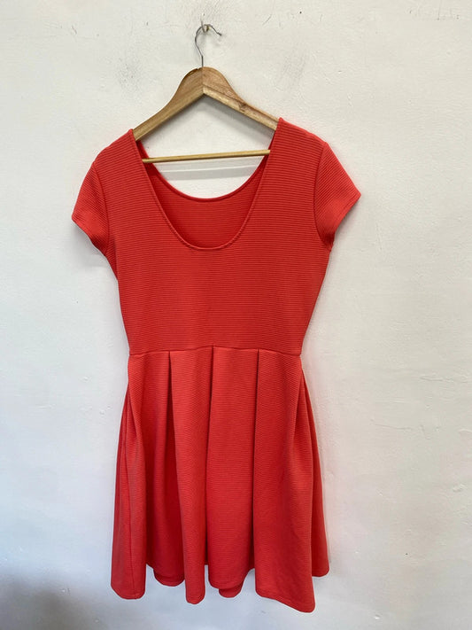 Lovely French connection ribbed pink pleated dress UK 14 KN003