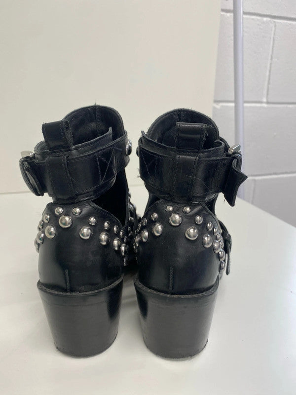 Fabulous Kurt Geiger Sybil studded boots Uk4 stunning SS002