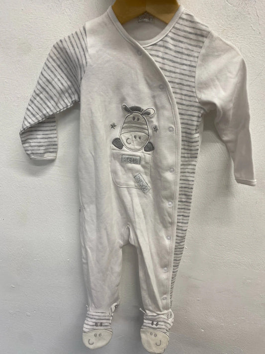 Lovely bambini grey white stripe baby grow and hat set. 6-9m NC001