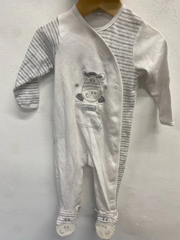 Lovely bambini grey white stripe baby grow and hat set. 6-9m NC001