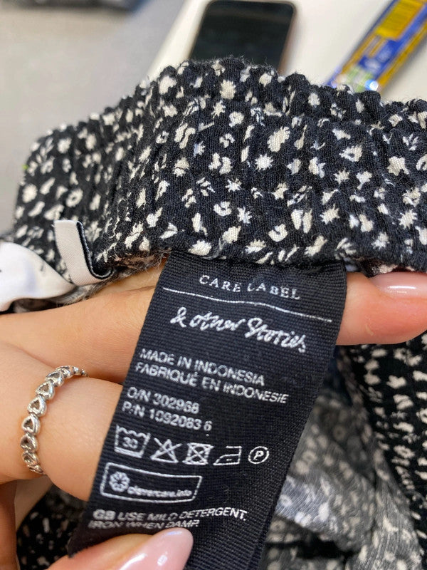 Lovely & other stories black white floral wide leg trouser cropped UK 8 RF001