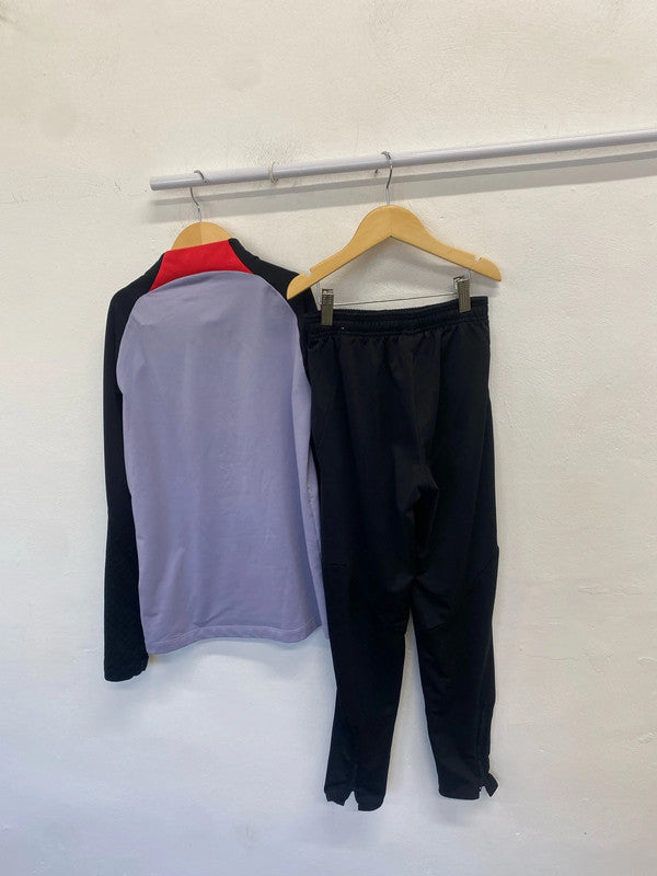 Fabulous boys Liverpool Nike dri fit training kit age 12-14yrs #32 JP001