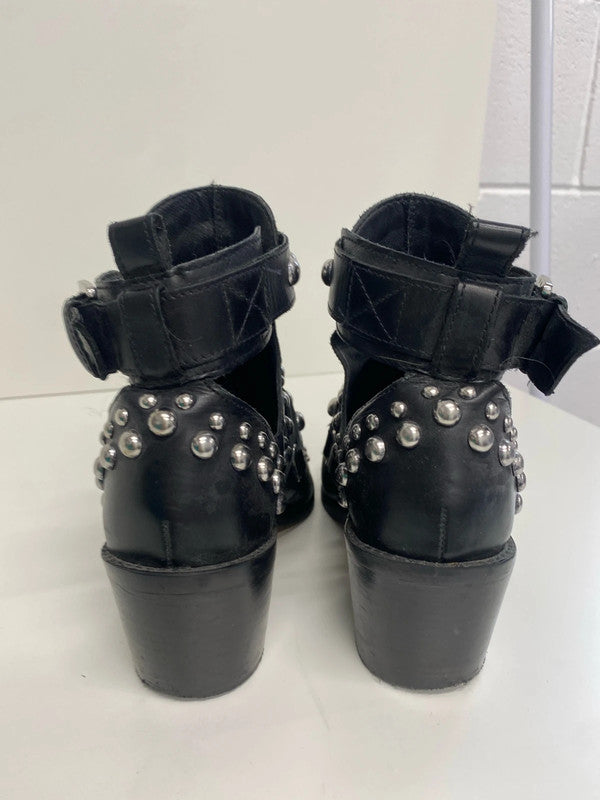 Fabulous Kurt Geiger Sybil studded boots Uk4 stunning SS002