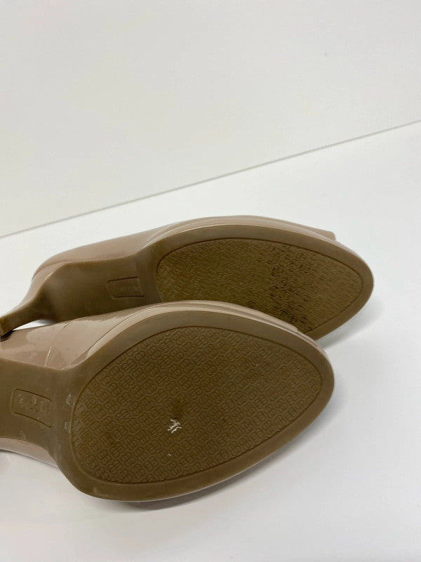 Fabulous Nude peep toe court shoes by Bandolino Uk7 KM005