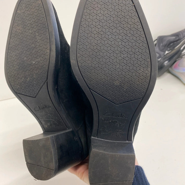 Fabulous Clark’s Womens Black suede ankle boots UK6 D Chelsea JR001