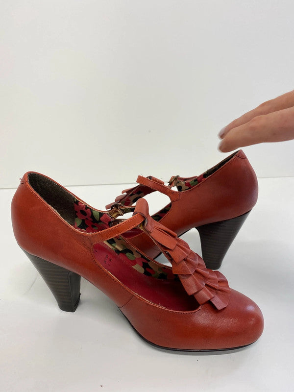 Fabulous Burnt Cherry Red T bar heels Retro vibes Uk5 Love label KM004