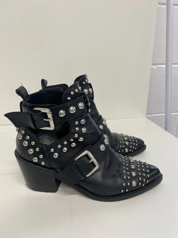 Fabulous Kurt Geiger Sybil studded boots Uk4 stunning SS002