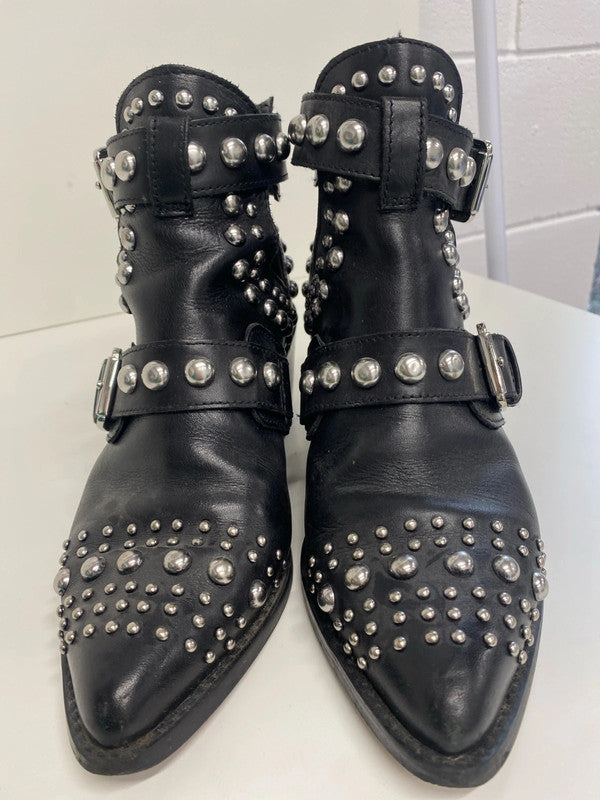 Fabulous Kurt Geiger Sybil studded boots Uk4 stunning SS002