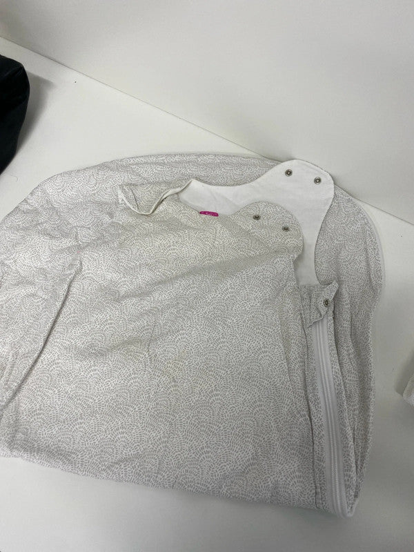 Fabulous Baby bundle sleep Gro bags muslins etc #30 AL002