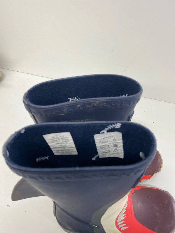 Fabulous Boys Shark wellies Uk8 boys EUR 25 MD002