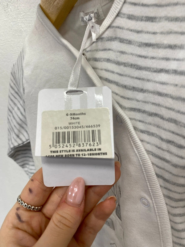 Lovely bambini grey white stripe baby grow and hat set. 6-9m NC001