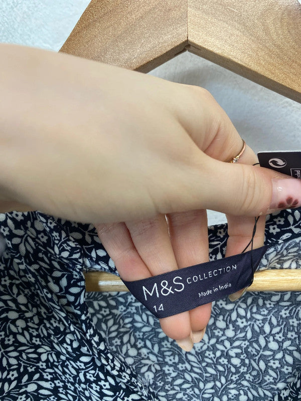 Lovely m&s navy white floral pattern blouse top UK 14 KM005