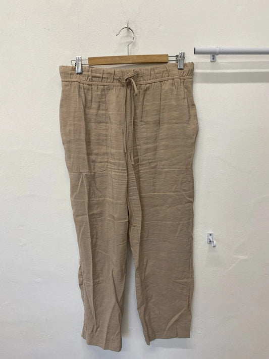 Fabulous Zara lightweight cropped beige trousers UkM LB004