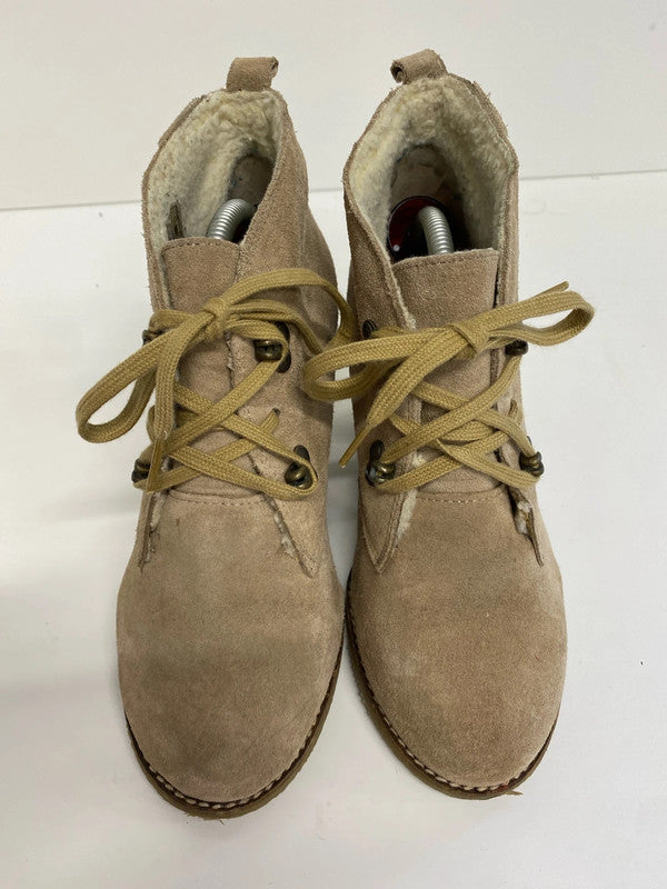 Cute Red or Dead Sherpa beige heel 5.5 JR001