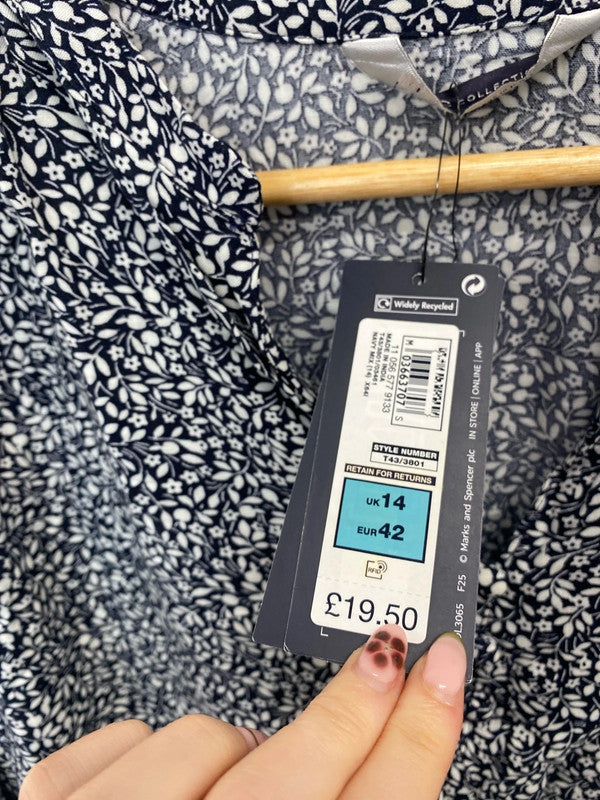 Lovely m&s navy white floral pattern blouse top UK 14 KM005