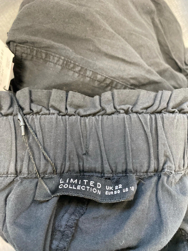 Lovely limited collection black cargo shorts UK 22 RM002