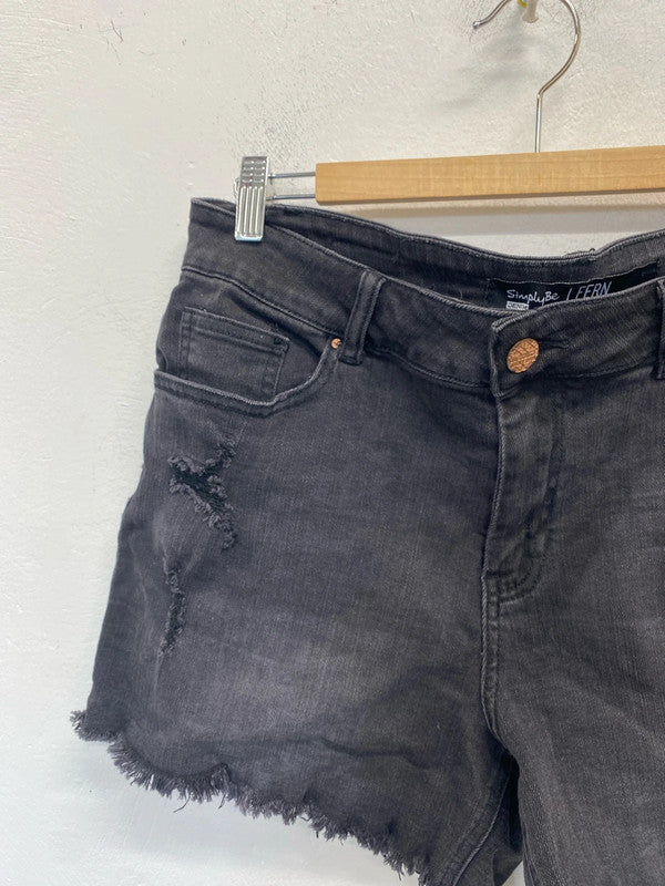 Gorgeous black washed simply be fern distressed denim shorts UK 14 LB010