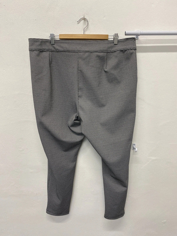 Fabulous George monochrome checked trousers Uk22 YM001