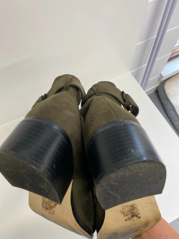 Fabulous khaki River island Flat Boot UK6 Faux suede KM004