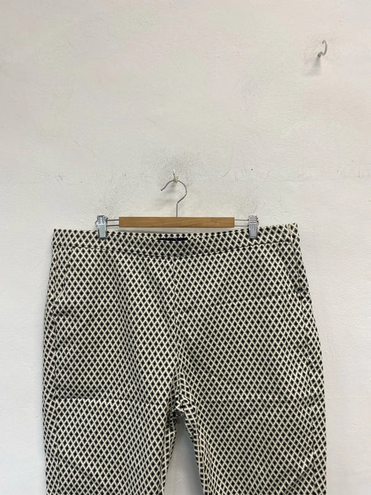 Lovely M&S black grey white pattern 3/4 length shorts UK 20 YM001