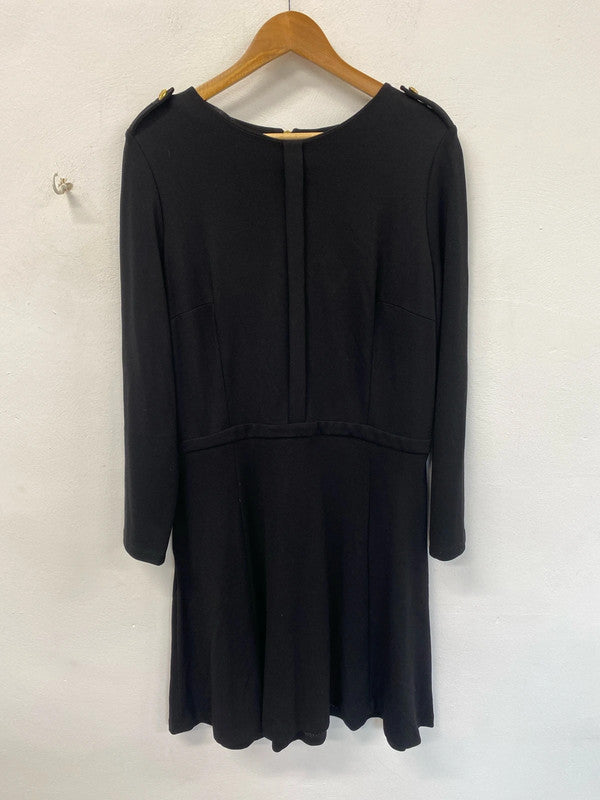 Classic flattering black dress La Redoute Laura clement 18 KM003