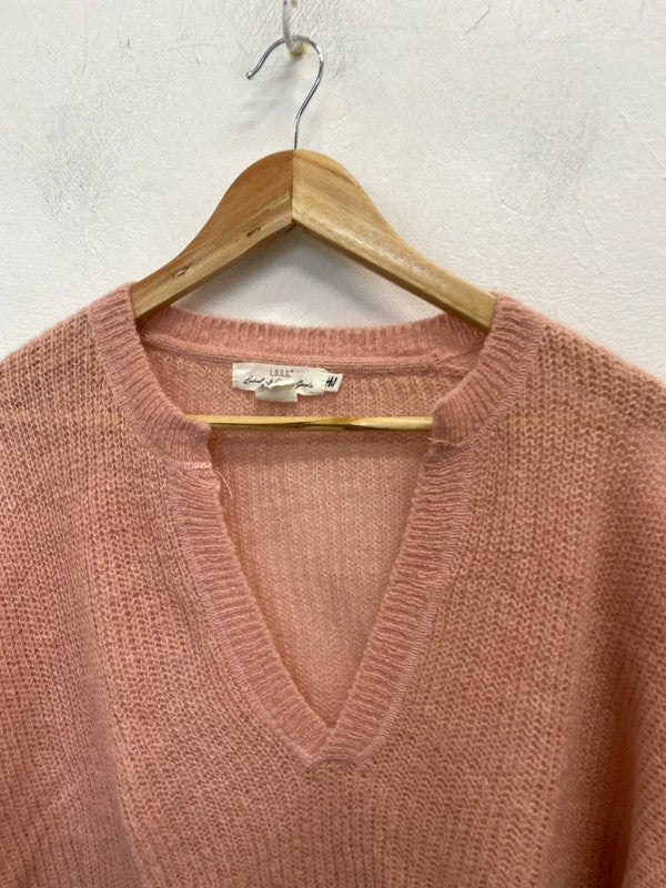 Lovely H&M pink knit v neck UK L KM003