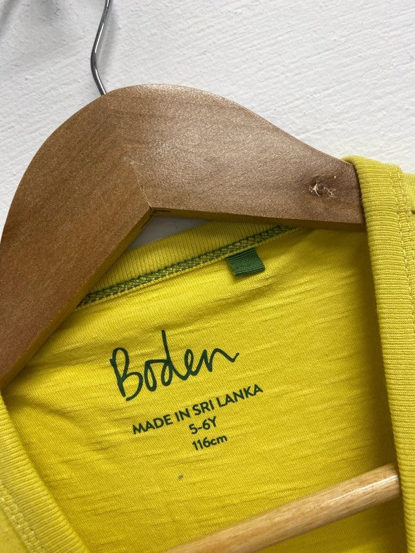 Lovely boys clothing bundle shorts T-shirt Boden hatley ages 5-7 EC001