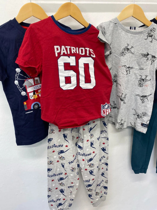 Fab boys bundle pyjamas & chill bundle age 7-9 M&S F&F #56 LD003