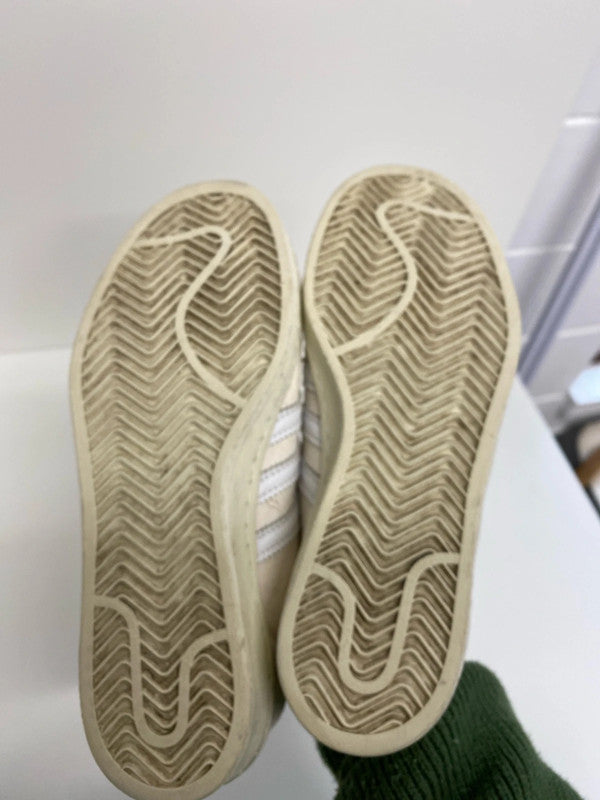 Fabulous Adidas Campers 80’s cream white trainers Uk4 KD001