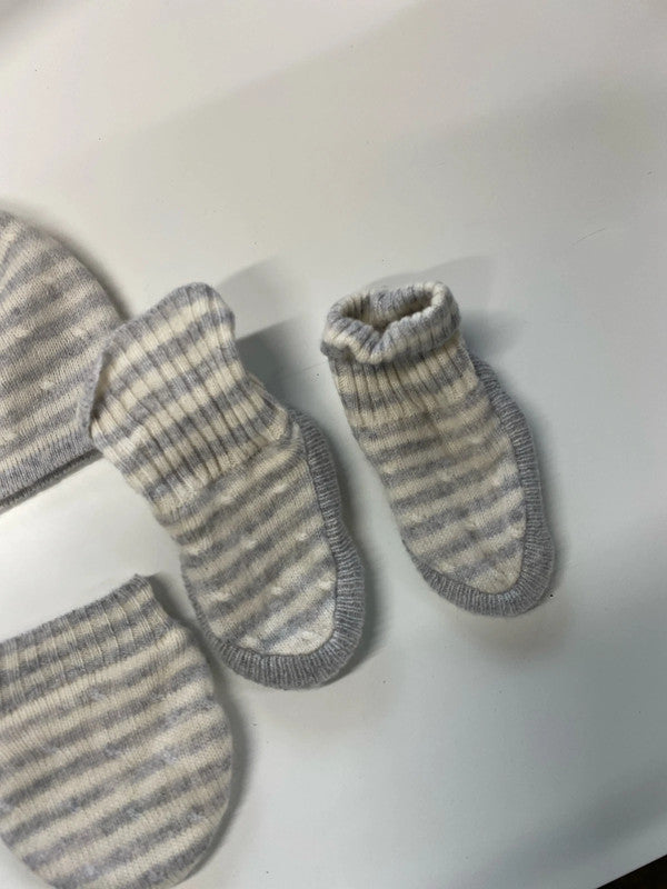 Fabulous M&S Cashmere newborn up to 1 hat gloves set JP001