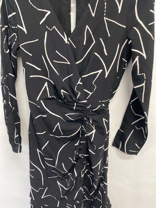 Stunning river island black white abstract mini dress UK S KM004