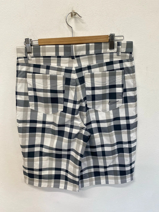 Fabulous men’s Nike plaid tech shorts size XL JP001