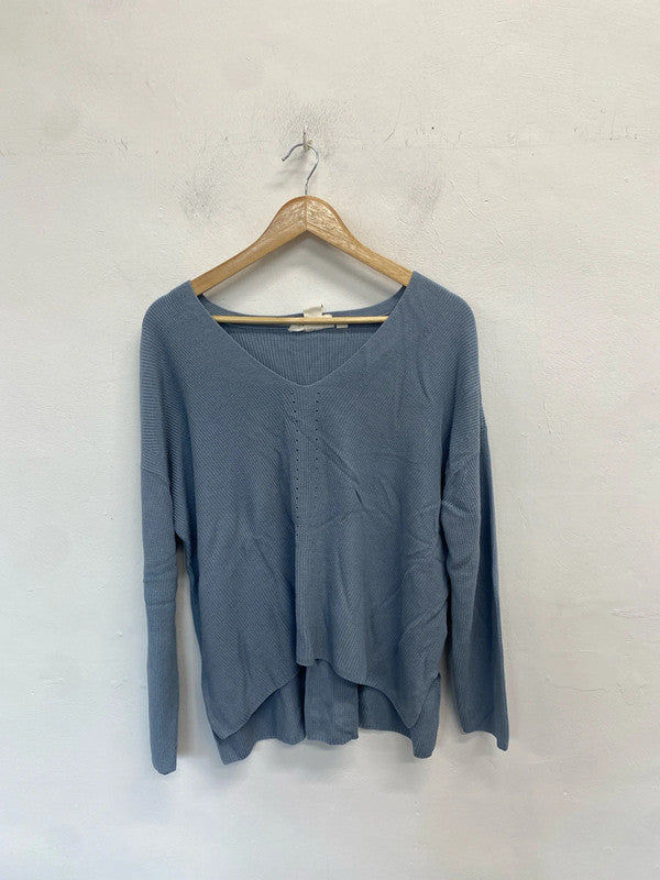 Lovely H&m blue knit v neck jumper UK L KM003