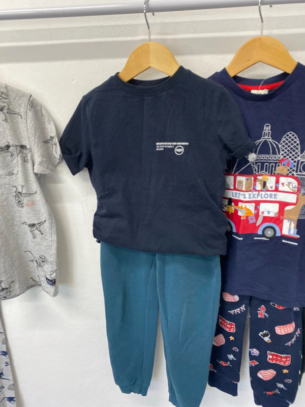 Fab boys bundle pyjamas & chill bundle age 7-9 M&S F&F #56 LD003