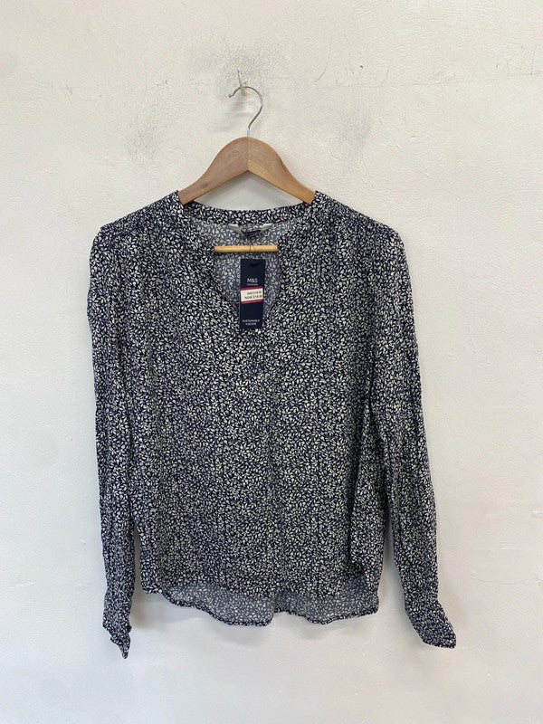 Lovely m&s navy white floral pattern blouse top UK 14 KM005