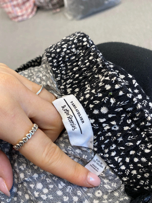 Lovely & other stories black white floral wide leg trouser cropped UK 8 RF001