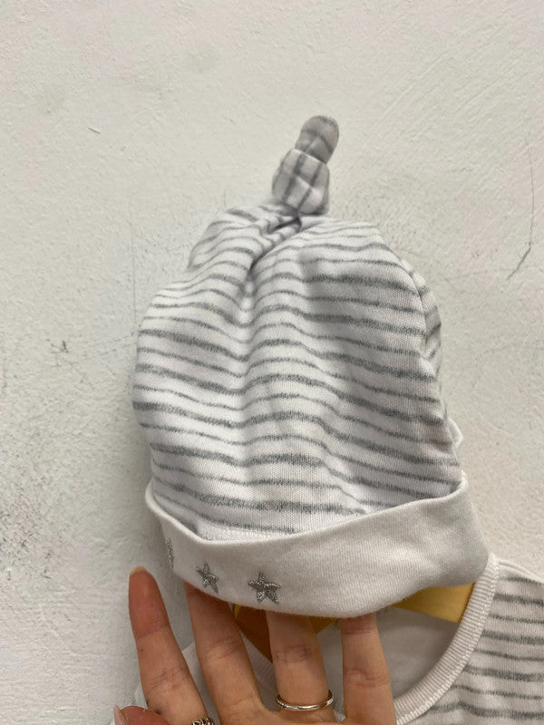 Lovely bambini grey white stripe baby grow and hat set. 6-9m NC001