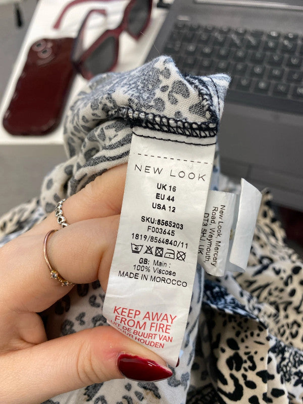 Lovely new look animal print lightweight shirt UK 16 AG005