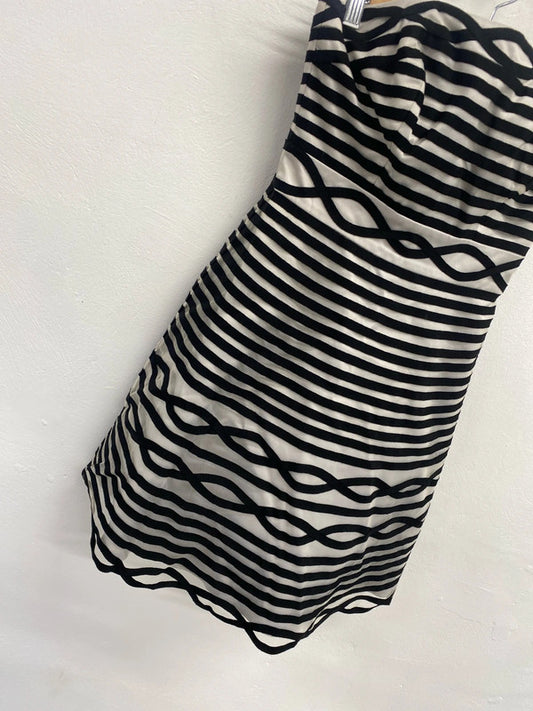Stunning Karen Millen black white stripe mini a line dress UK 6 KM004