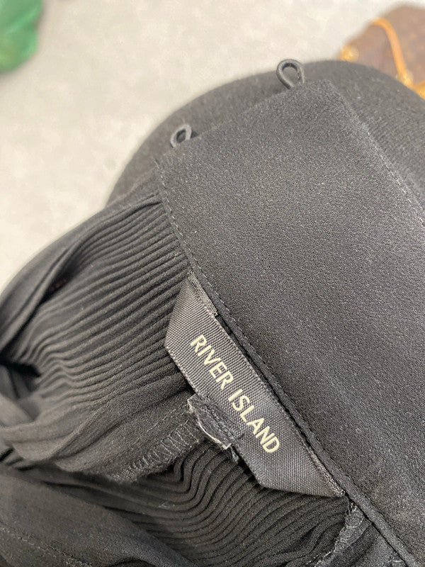 Lovely river island pleated black tunic with cut out shoulder UK 8 KM004