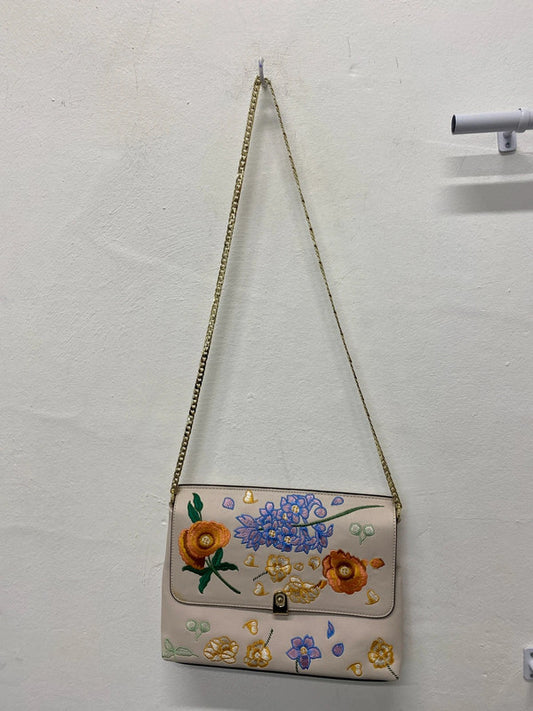 Super pretty Topshop embroidered party occasion handbag LB005
