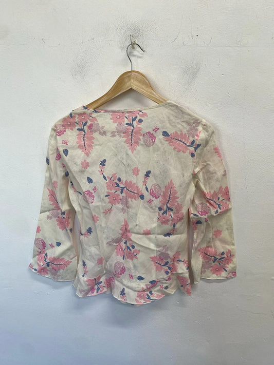 Lovely United colours of Benneton pink floral blouse UK S AG005