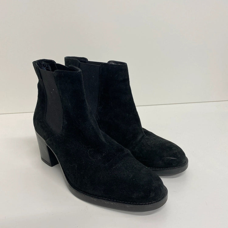 Fabulous Clark’s Womens Black suede ankle boots UK6 D Chelsea JR001