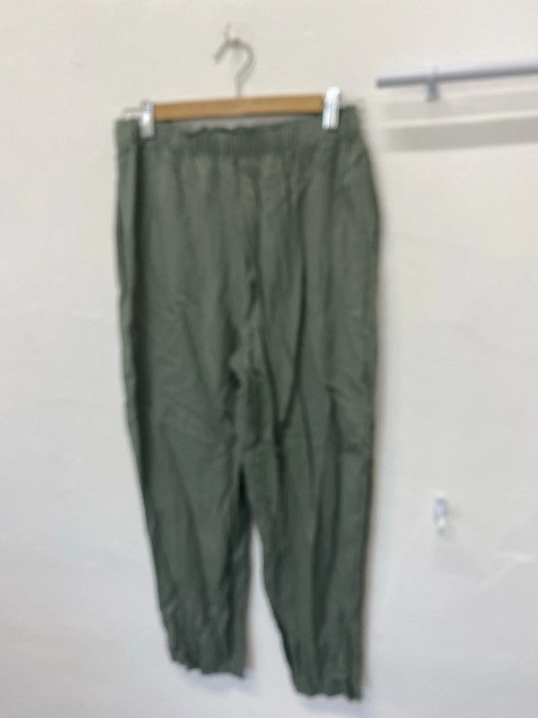 Fabulous Mango Sage green cropped trousers UkM LB004